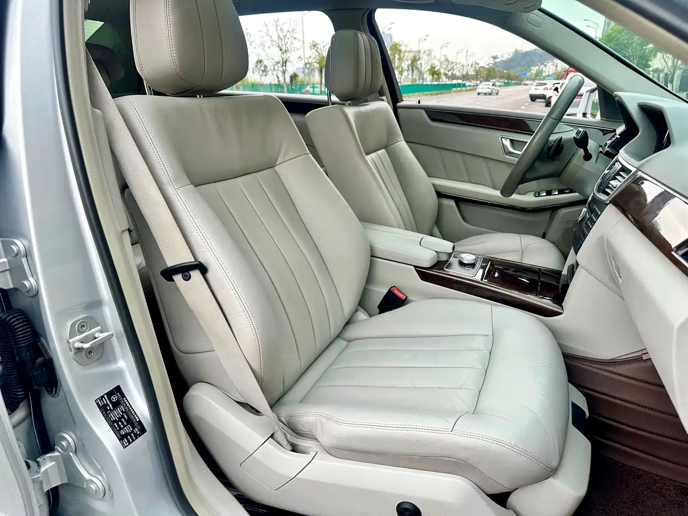 Mercedes-Benz E-Class 2012 E 300 L Elegance Model фото 22