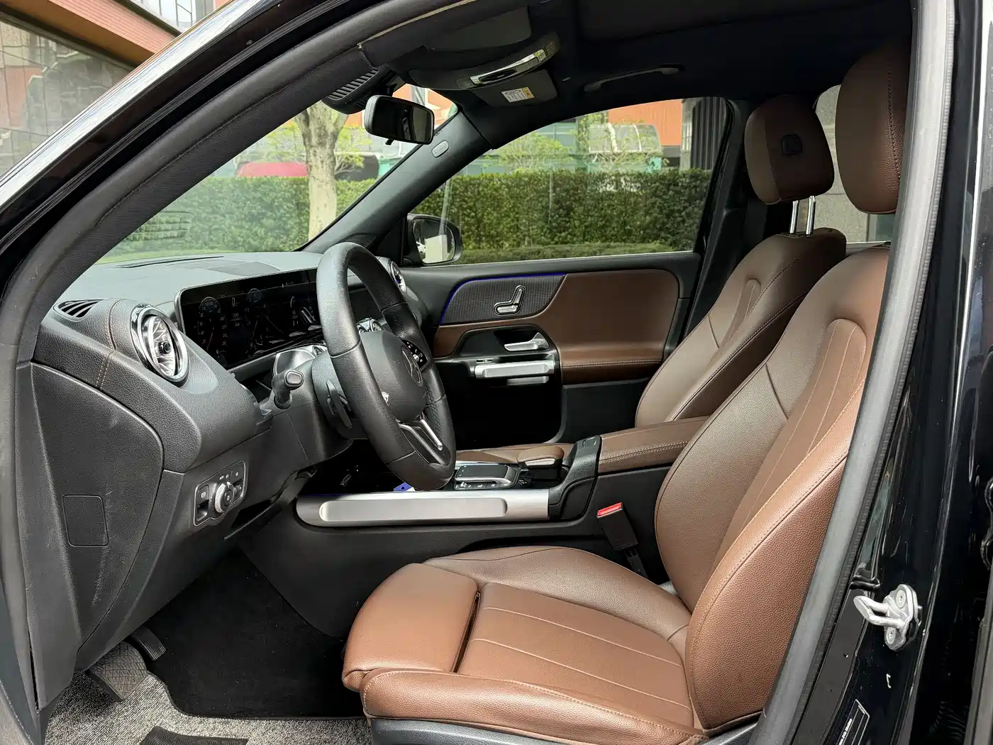 MERCEDES-BENZ GLB