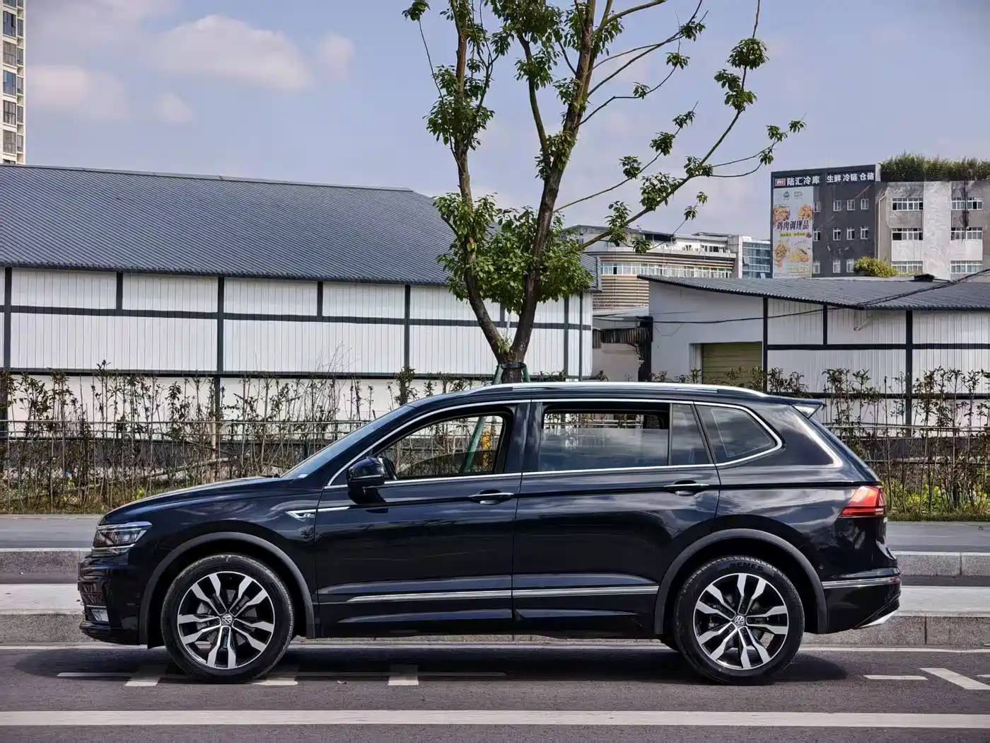 Volkswagen Tiguan L 2020 330TSI Auto 2WD R-Line Flagship China VI фото 2