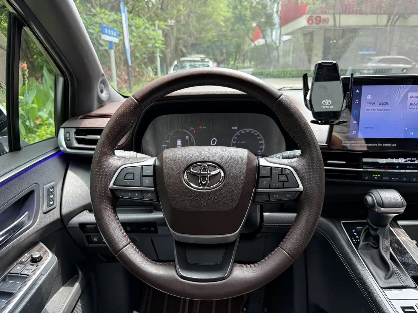 Toyota Sienna 2021 2.5L Hybrid Platinum Edition фото 7