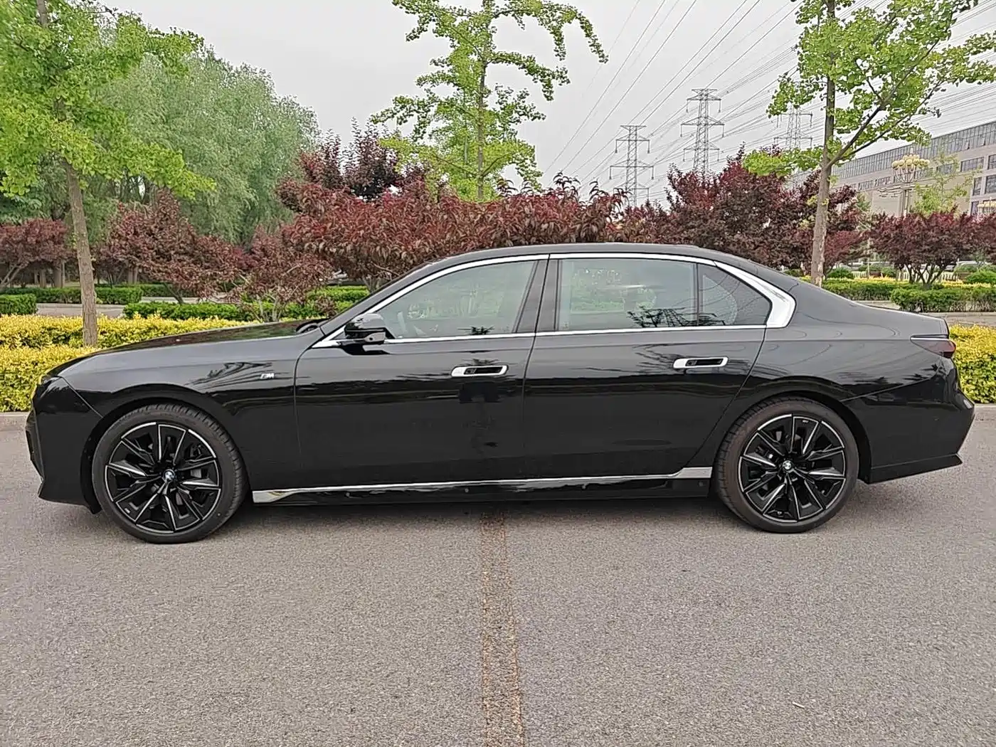 BMW 7 Series 2023 740Li Exclusive M Sport Package фото 3