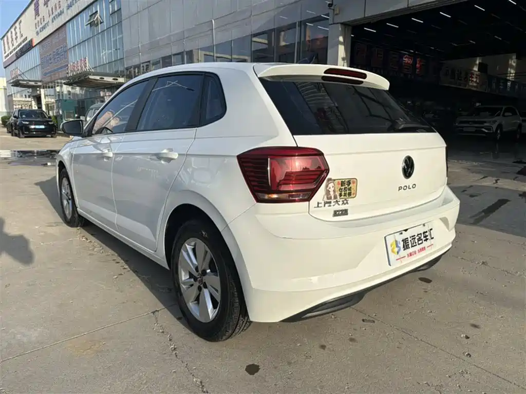 VOLKSWAGEN POLO