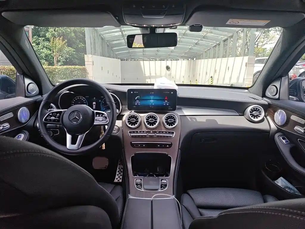 MERCEDES-BENZ GLC