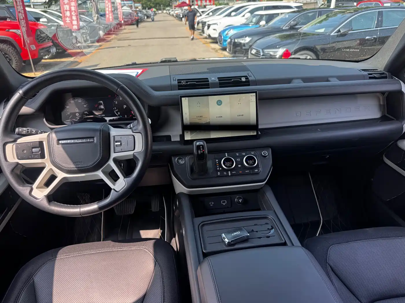 Фото 8 - Land Rover Defender