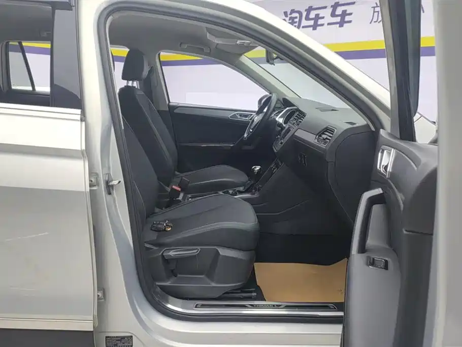 Volkswagen Tiguan L 2017 330TSI Automatic 2WD Trend Edition фото 8