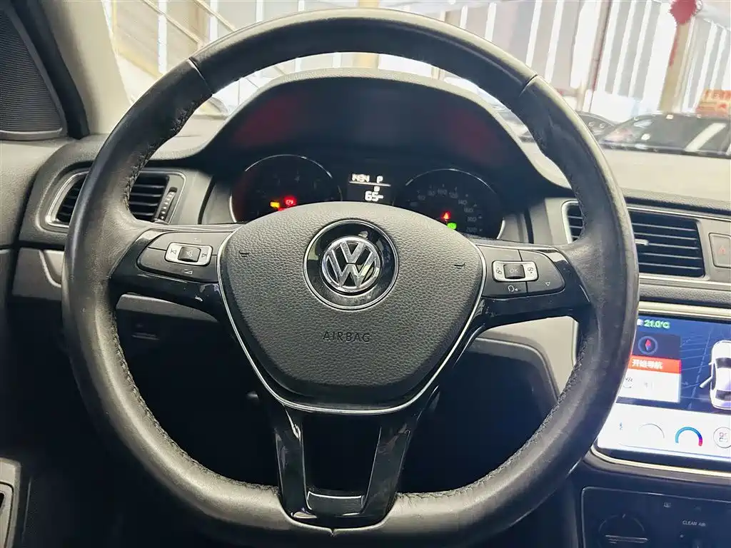 Volkswagen Lavida 2017 1.6L Automatic Comfort Edition фото 15