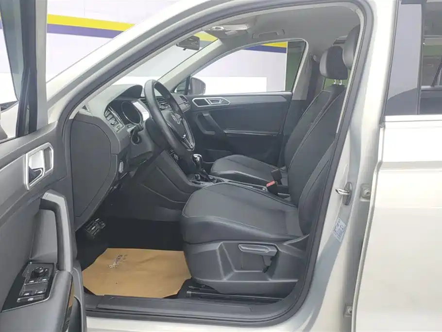 Volkswagen Tiguan L 2017 330TSI Automatic 2WD Trend Edition фото 9