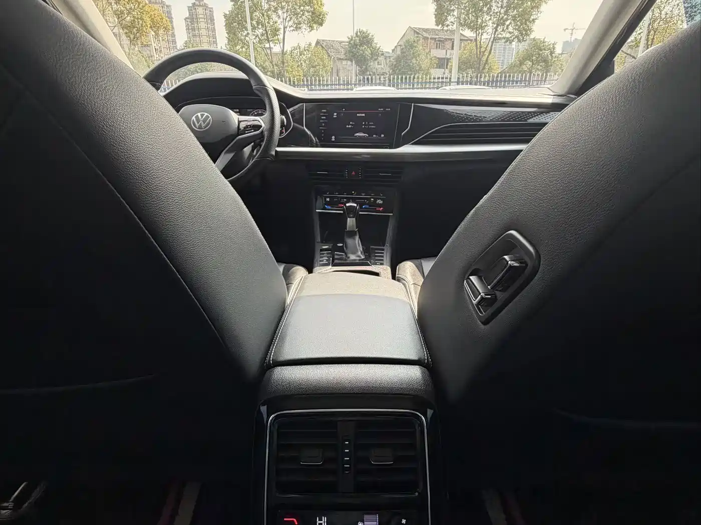 Volkswagen Passat 2022 330TSI Starlight Elite Edition фото 14