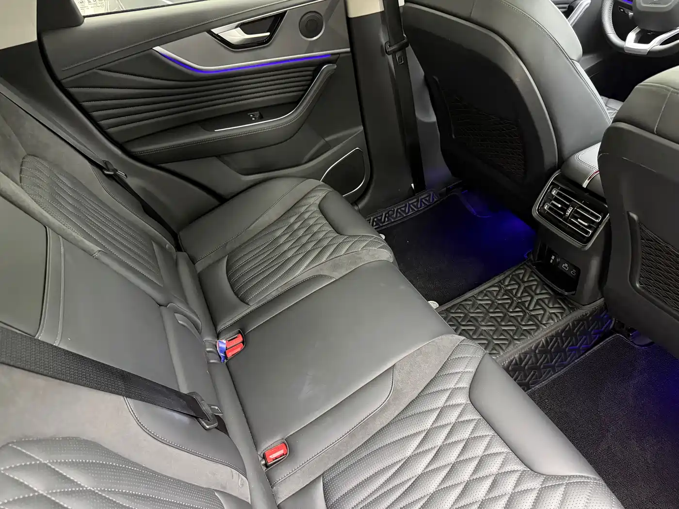 Hongqi HS5 2023 2.0T Flag Leader Pro Edition фото 6