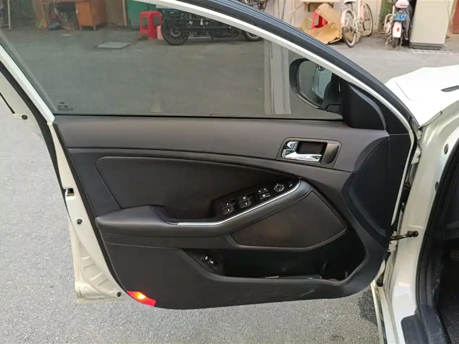 Kia K5 2014 2.0L Automatic LUXURY фото 7