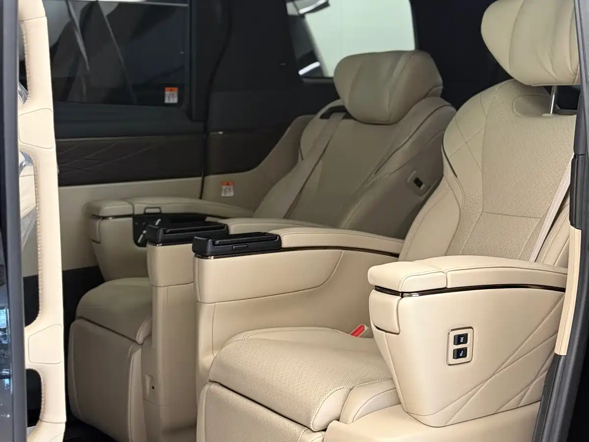 Toyota Vellfire 2024 Crown Hybrid 2.5L Premium Edition фото 6