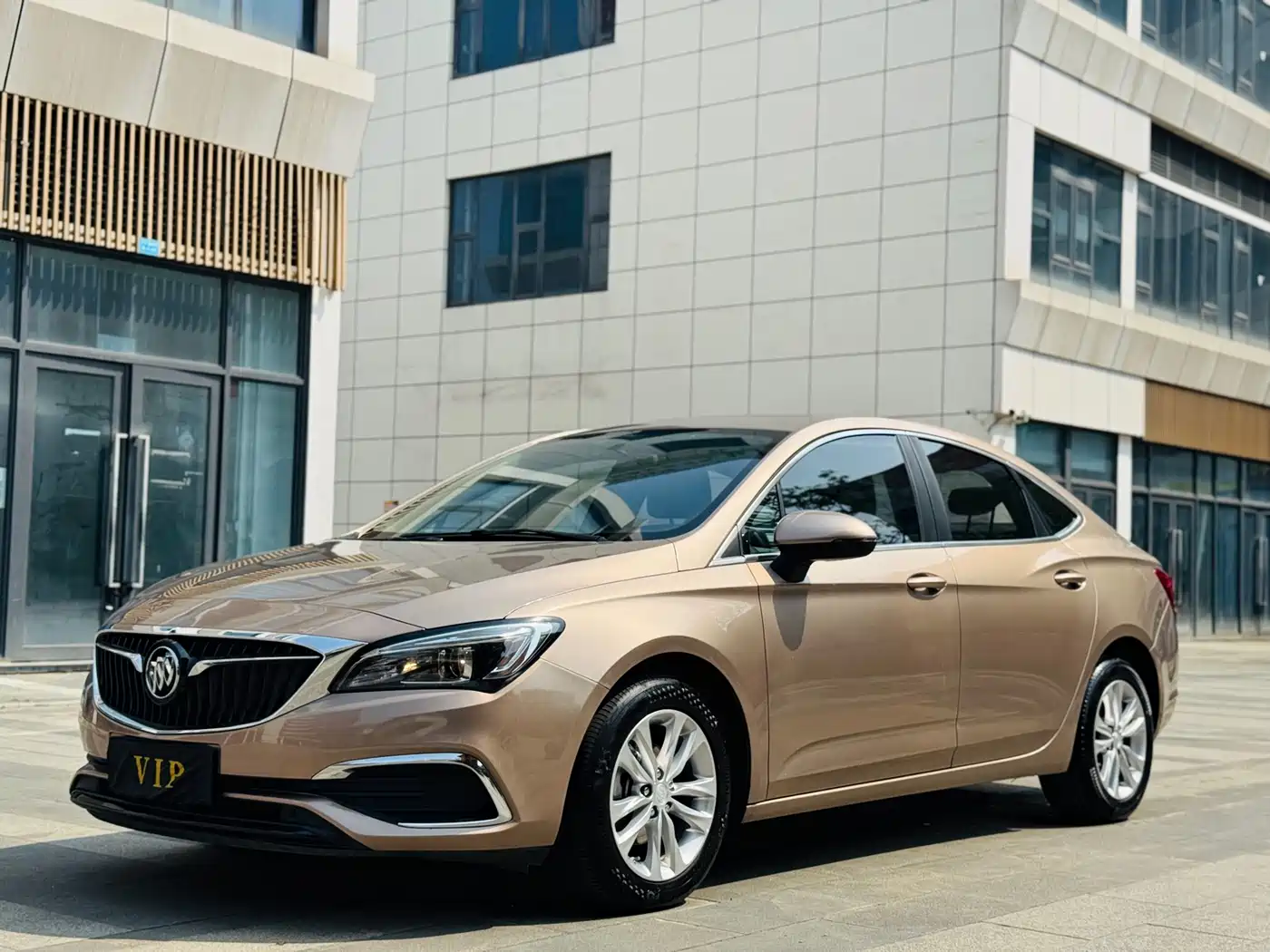 Buick Verano 2018 Sedan 20T Dual Clutch Leading
