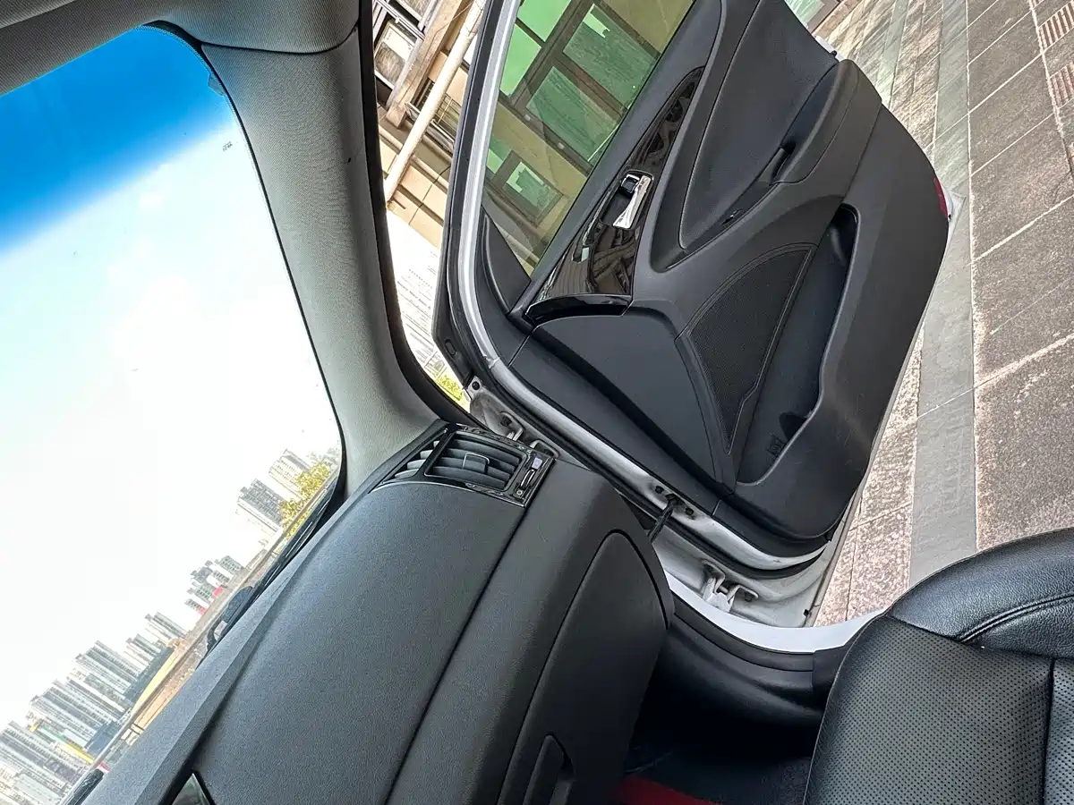 Hyundai Sonata 2014 2.0L Automatic Luxury фото 20