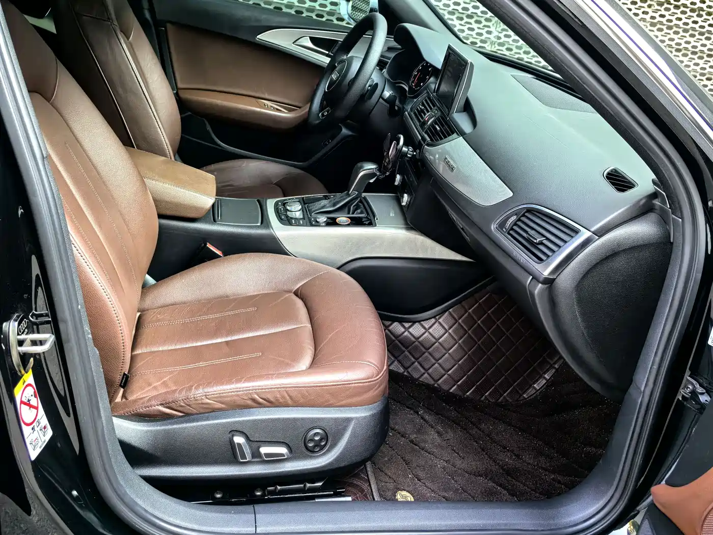 Audi A6L 2018 30th Anniversary 45 TFSI quattro Sport фото 14