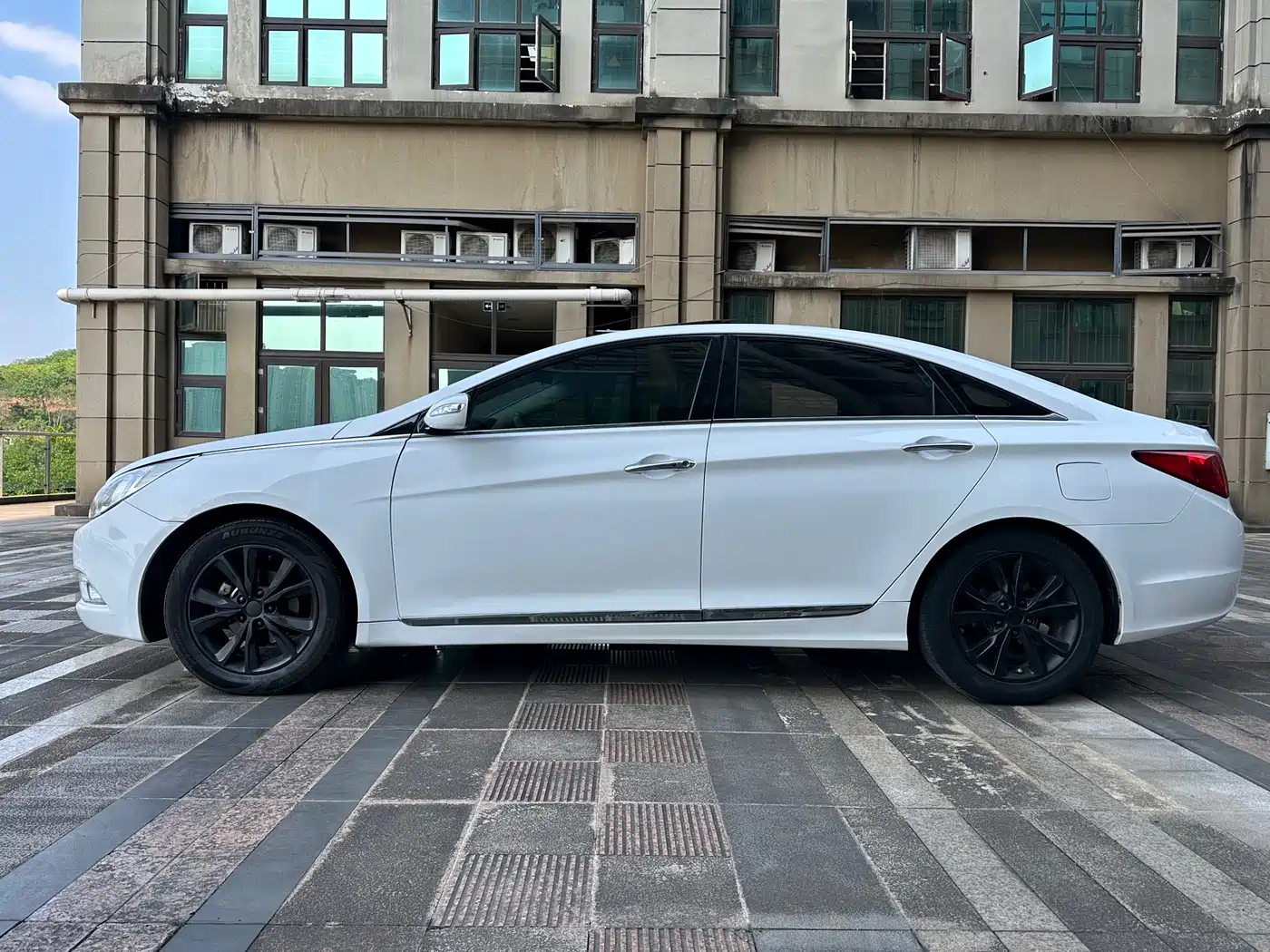 Hyundai Sonata 2014 2.0L Automatic Luxury фото 3