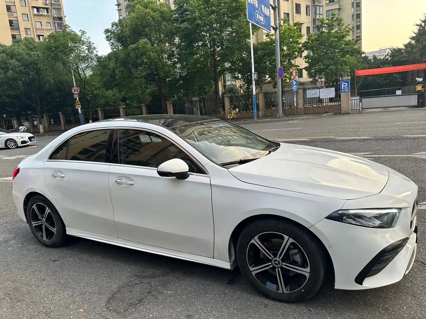 Mercedes-Benz A-Class 2023 A 200 L Fashion фото 4