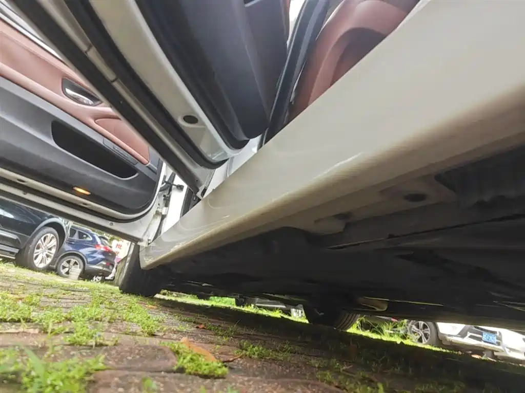 BMW 5 Series 2014 525Li Leading фото 22