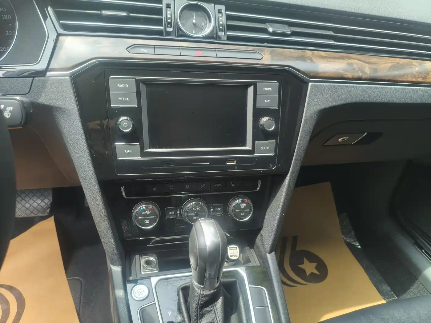 Volkswagen Magotan 2018 Facelift 330TSI DSG Luxury фото 10