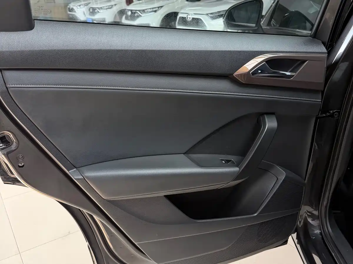 Volkswagen Tharu 2022 280TSI FWD Luxury Edition фото 10