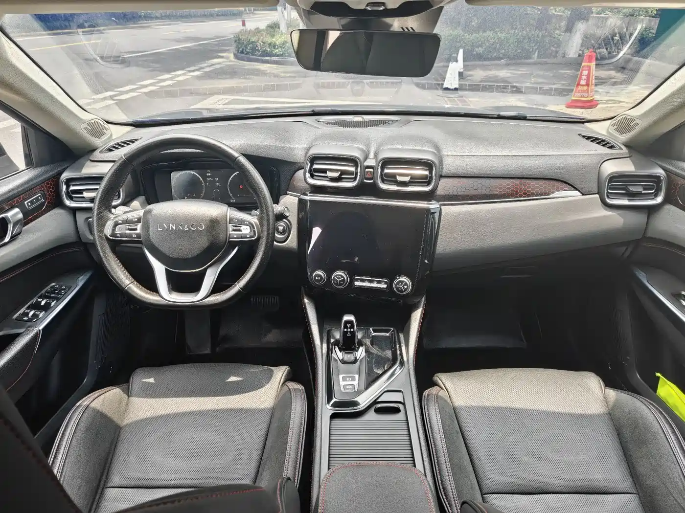 Lynk & Co 02 2019 1.5T DCT FWD Jin Pro Version China VI фото 9