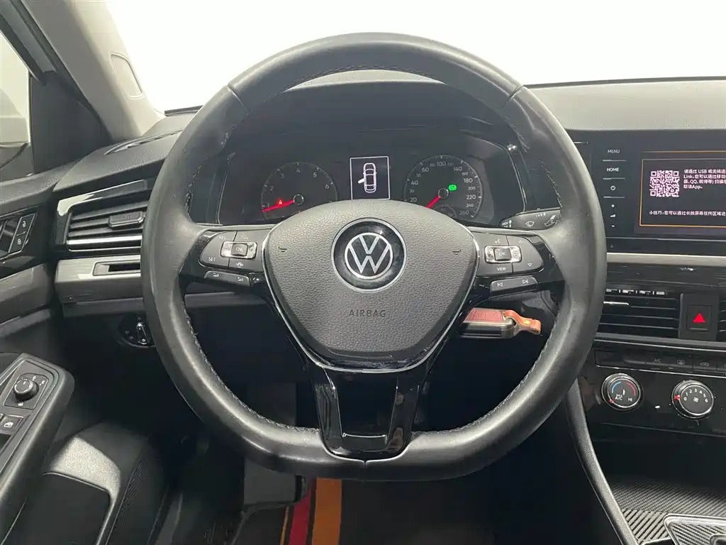 VOLKSWAGEN BORA