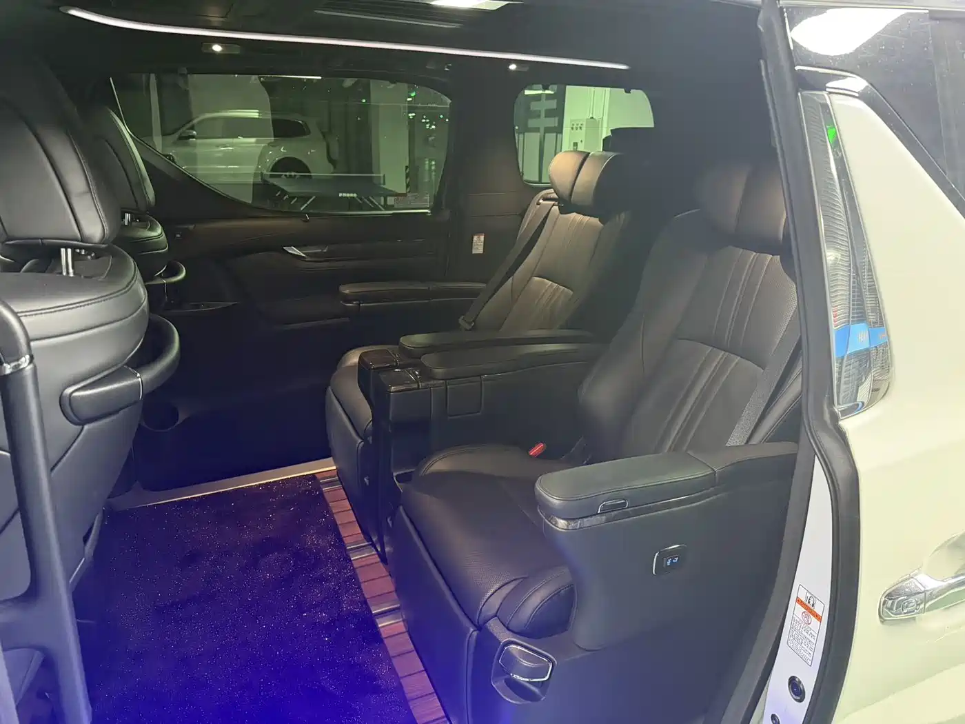 Toyota Alphard 2021 Hybrid 2.5L Premium фото 6