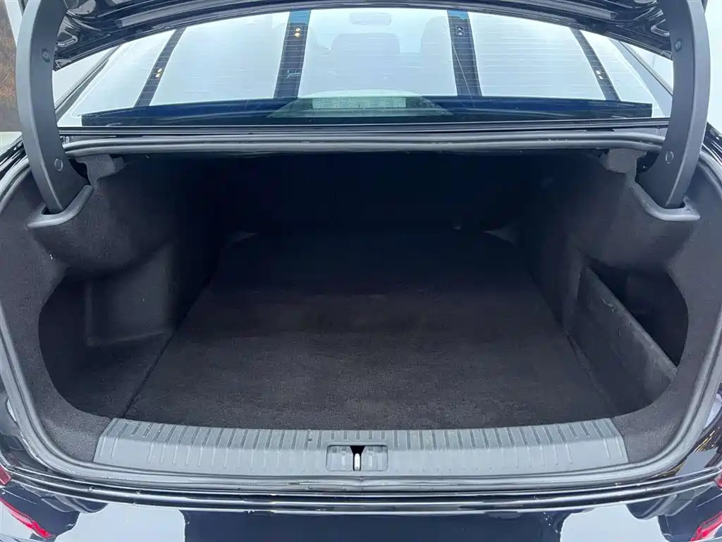 Volkswagen Passat 2023 330TSI Starlight Elite Edition фото 3