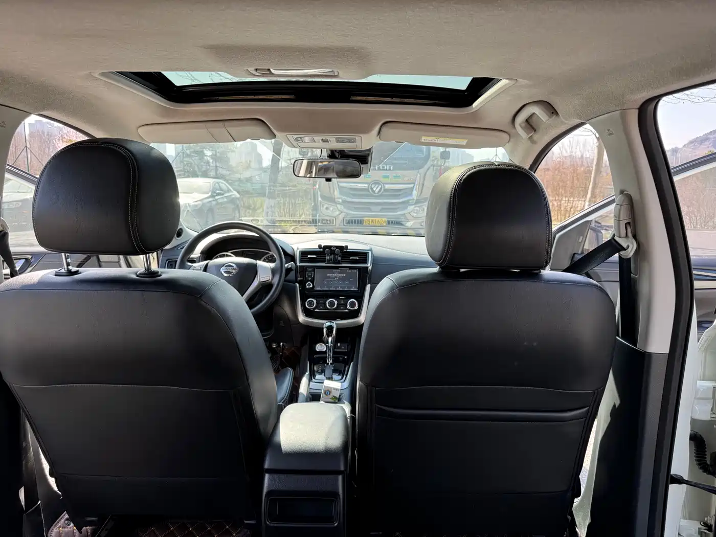 صورة 20 - Nissan Tiida