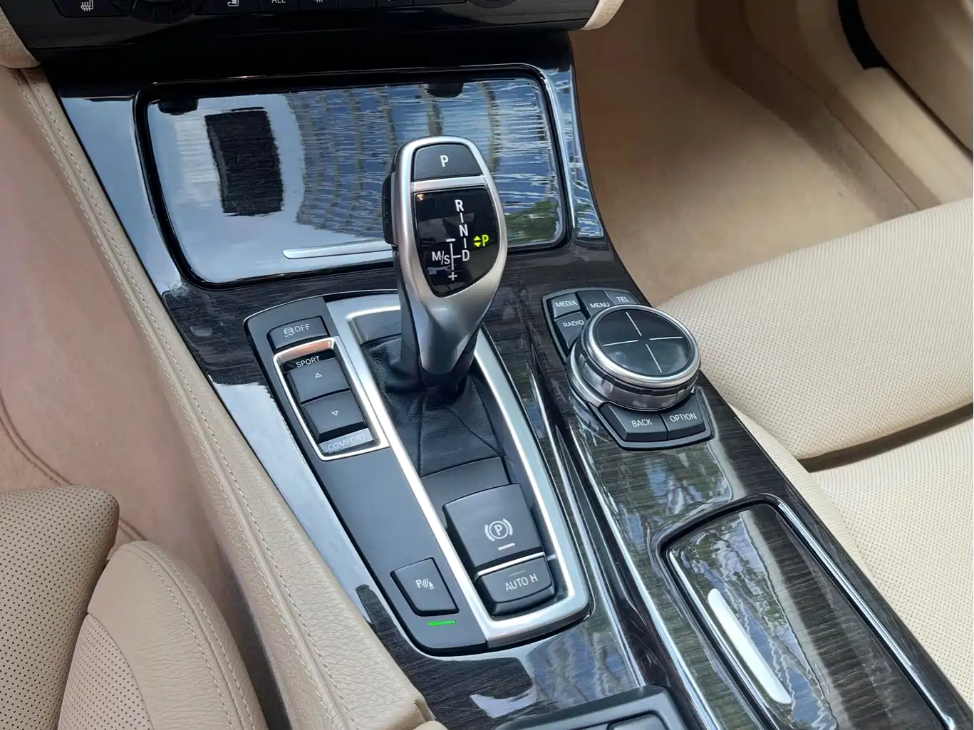 BMW 5 Series 2013 535Li Leadership фото 10