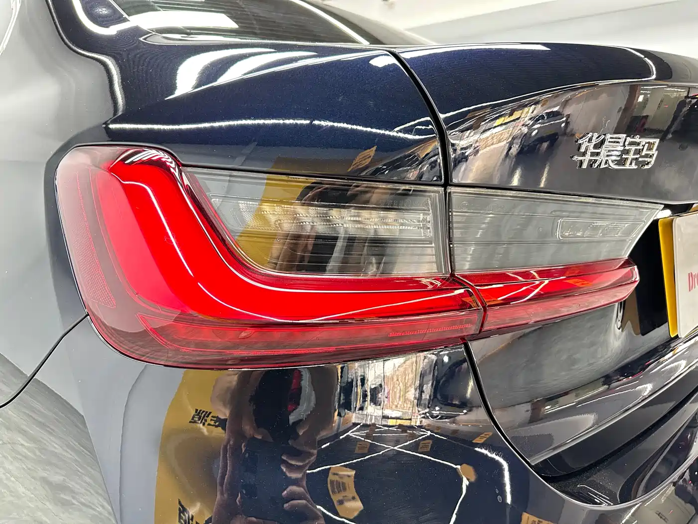 BMW 3 Series 2025 325i M Sport Package фото 7