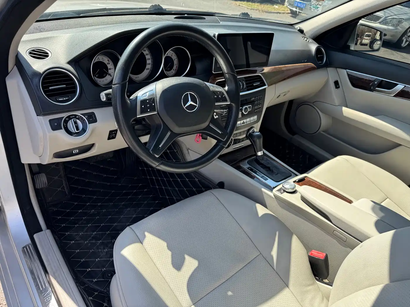 Mercedes-Benz C-Class 2013 C 260 Fashion Grand Edition фото 8