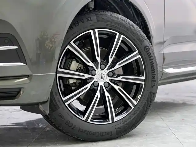 Volvo XC60 2020 T5 AWD Inscription Luxury Edition — фото 3