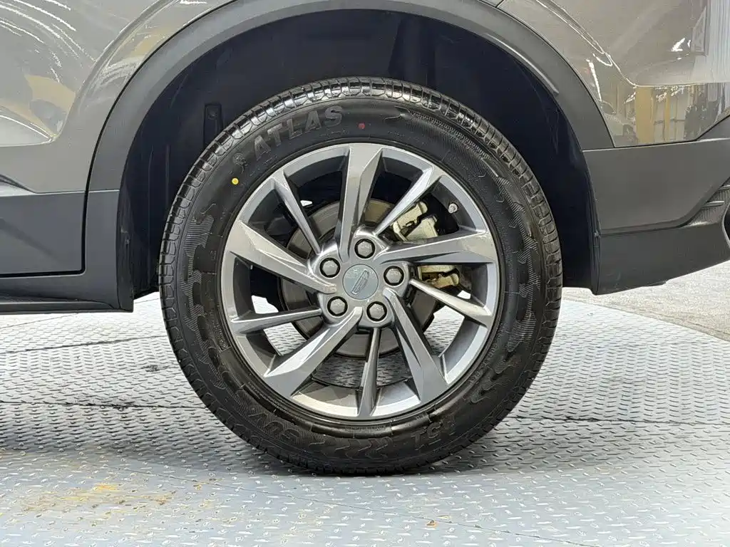 Фото 7 - Geely Binyue