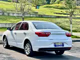 Фото 6 - Geely Vision