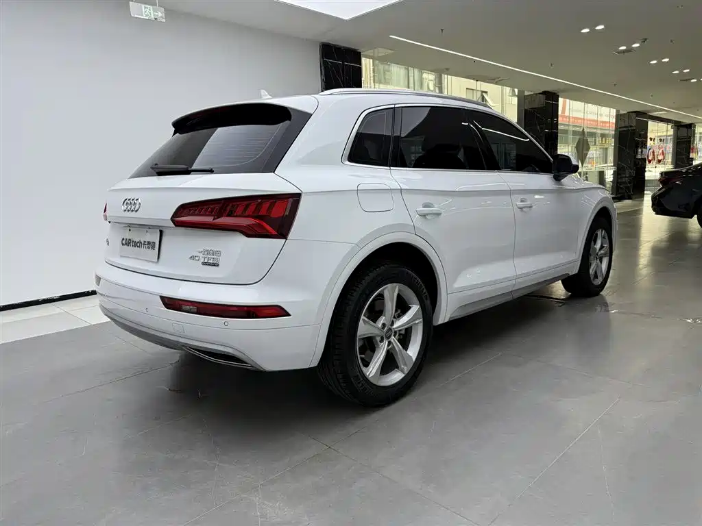 Audi Q5L 2020 Facelift 40 TFSI Honor Fashion фото 5