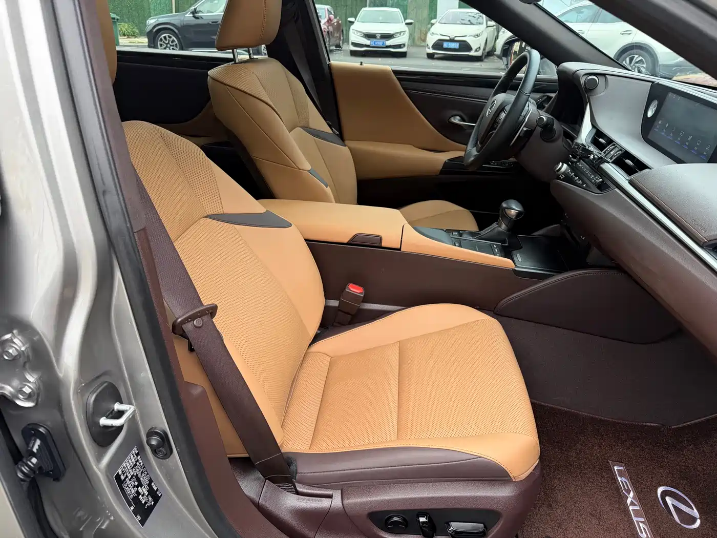 Lexus ES 2021 200 Excellence Edition фото 20