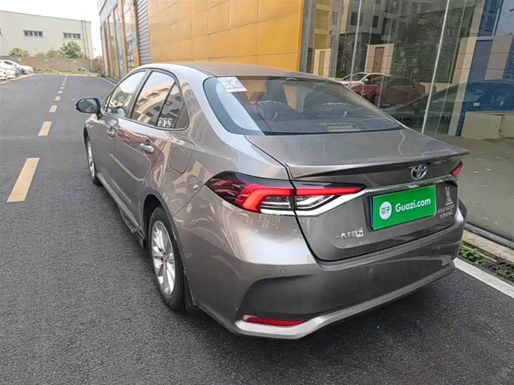 Toyota Corolla 2021 Hybrid 1.8L E-CVT Elite Edition фото 5