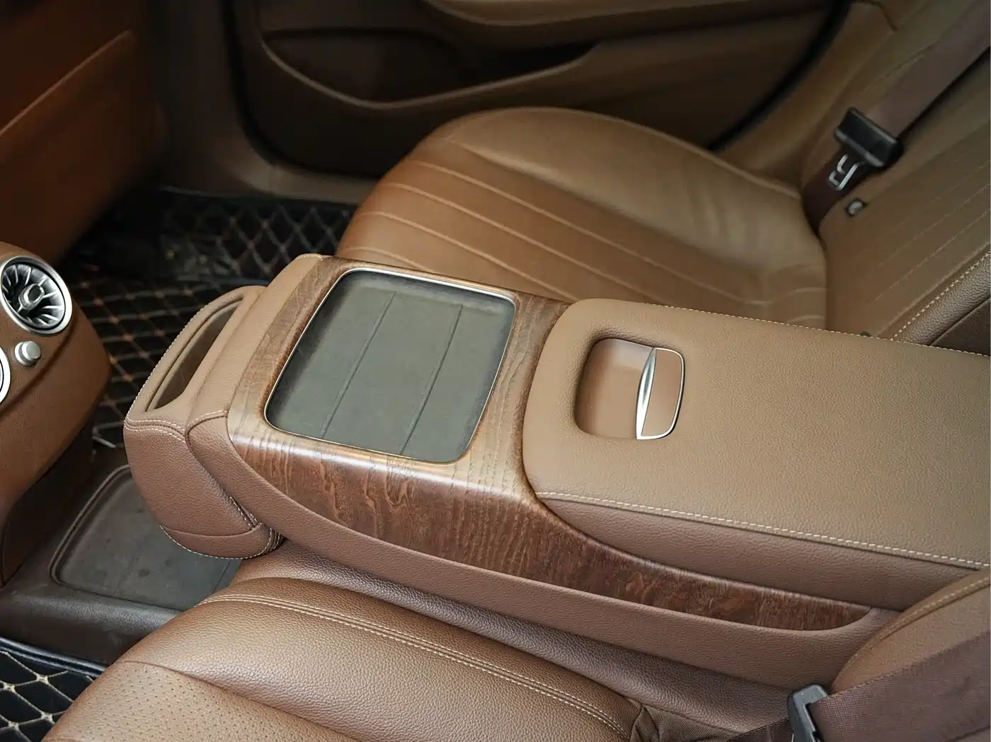 Mercedes-Benz E-Class 2020 E 300 L Luxury Model фото 12