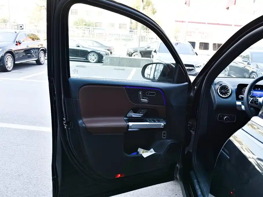 MERCEDES-BENZ GLB