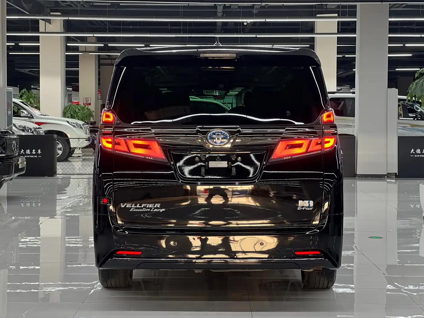 Toyota Vellfire 2021 Crown Hybrid 2.5L HV Premium Edition фото 5