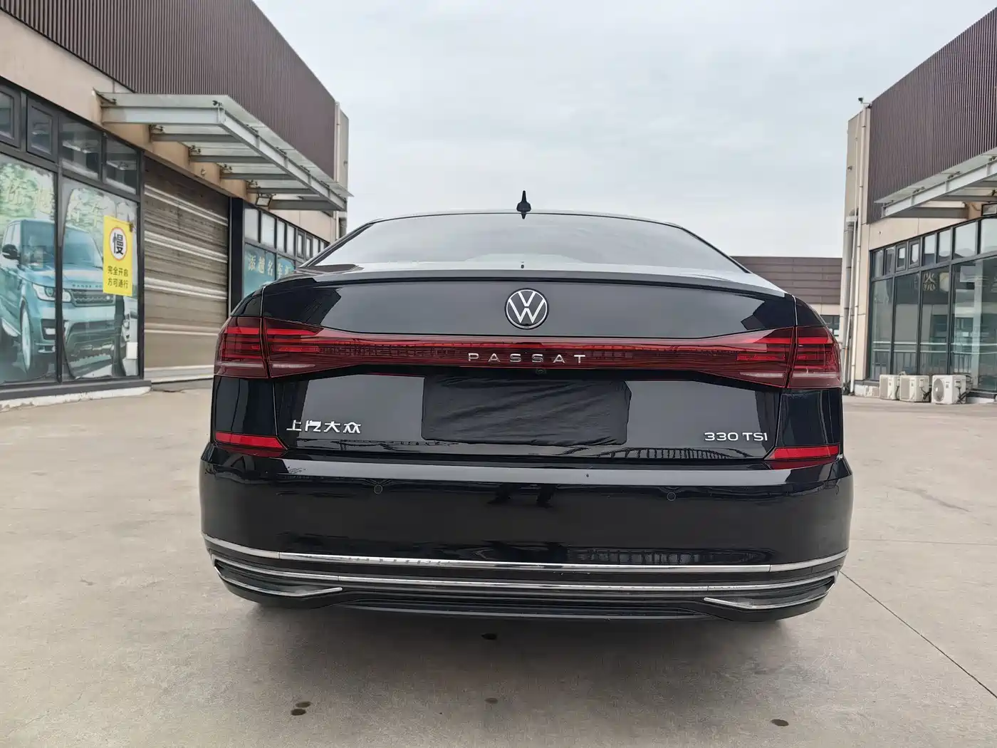 Volkswagen Passat 2022 330TSI Starlight Luxury Edition фото 8
