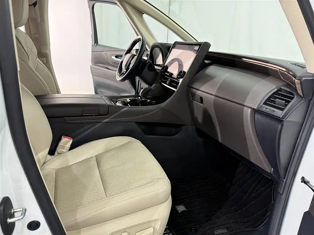 Toyota Alphard 2024 Hybrid 2.5L Ultimate Enjoyment Edition фото 5