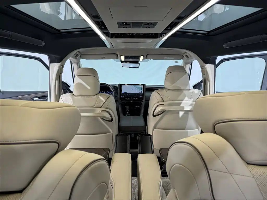 Toyota Alphard 2024 Hybrid 2.5L Ultimate Enjoyment Edition фото 17