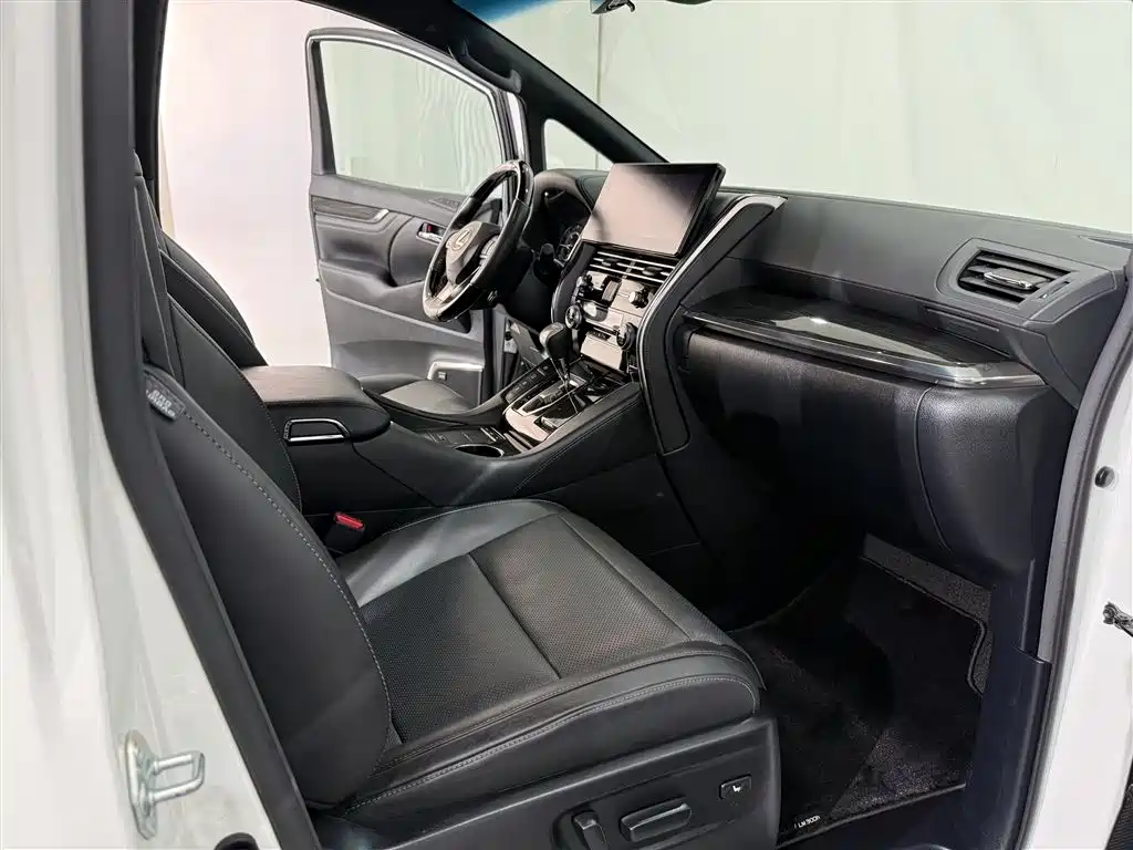 Lexus LM 2020 300h Seven-Seater Elegance Edition фото 6