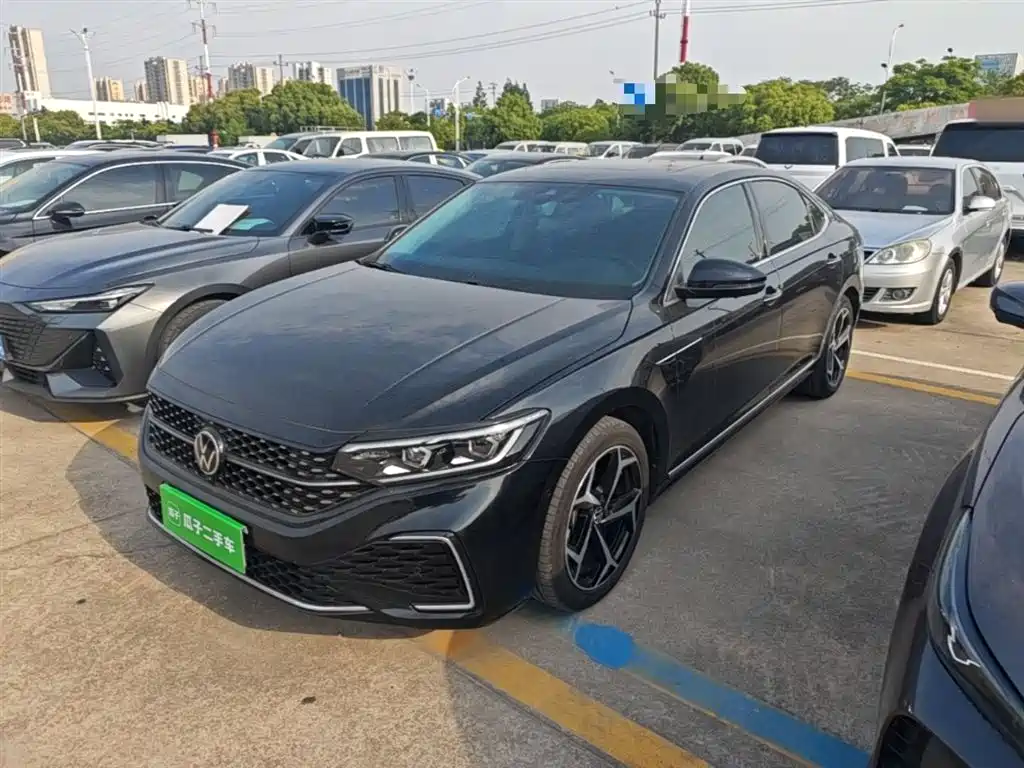Volkswagen Passat 2023 330TSI Starlight Luxury Edition