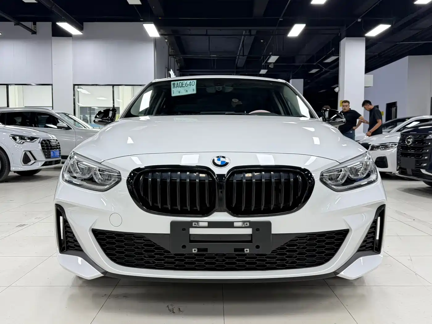 BMW 1 Series 2022 120i M Sport Shadow Edition фото 3