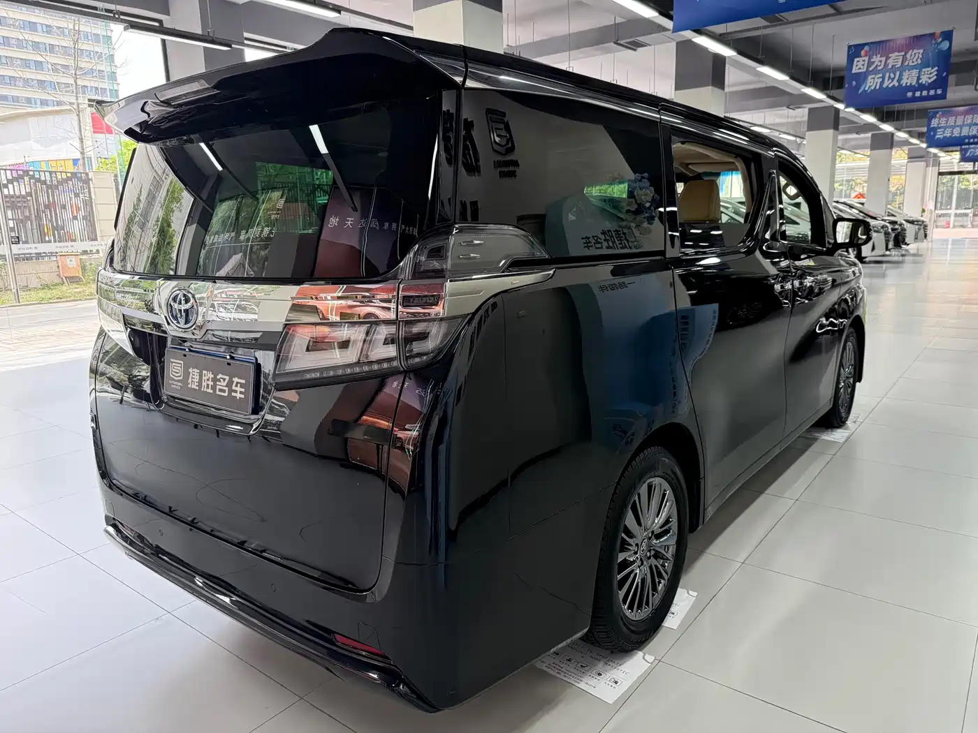 Toyota Vellfire 2019 Hybrid 2.5L HV Premium Edition фото 5