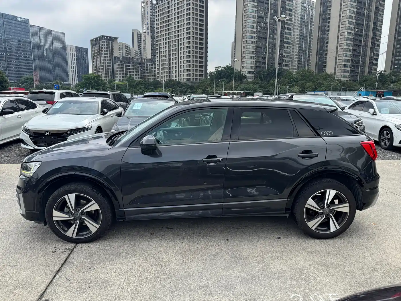 Audi Q2L 2018 35 TFSI Launch Exclusive Edition China VI фото 7