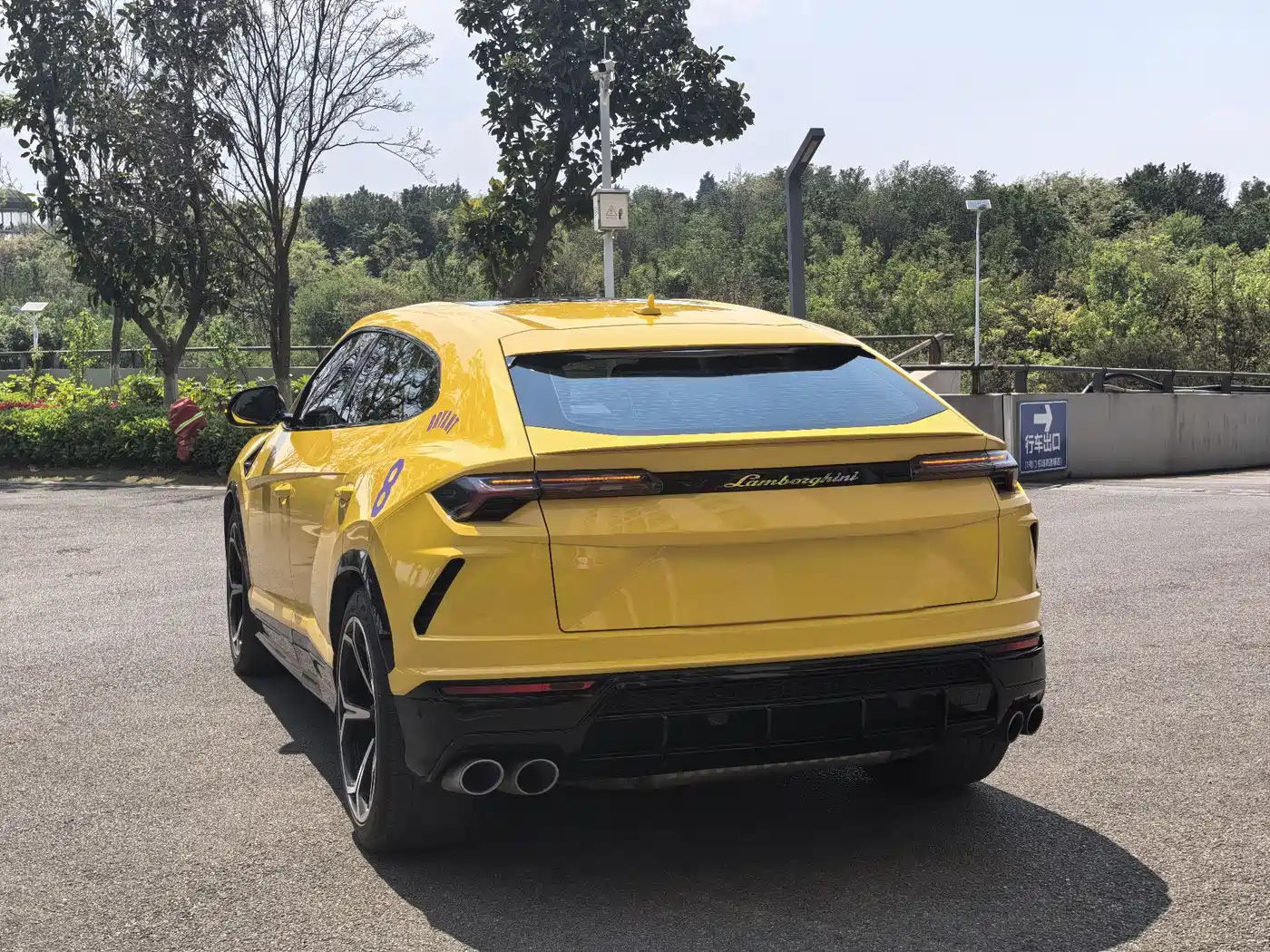 LAMBORGHINI URUS