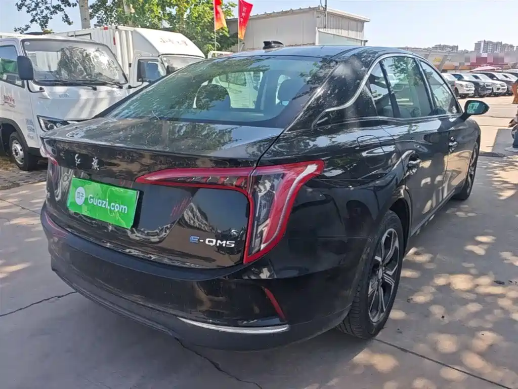 Hongqi E-QM5 2021 Charging Flag Joy Edition фото 7